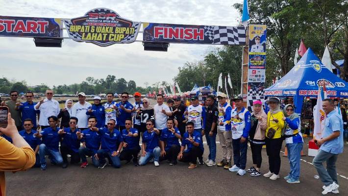 Bupati Lahat Bursah Dan Wakil Widia Resmikan Pelantikan Imi 2022 2026 Dan Gelaran Sriwijaya Open Race 2025 Di Sirkuit Manggul