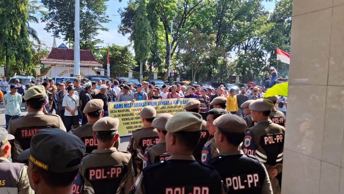 Demo Warga Kikim