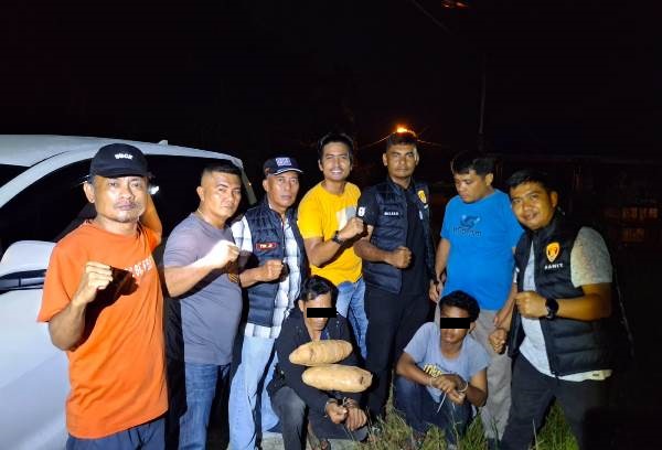 Dua Pria Pemilik Ganja