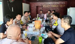 Kapolsek Sanga Desa Perkuat Peran Bhabinkamtibmas Lewat Pengarahan Strategis Jaga Kamtibmas