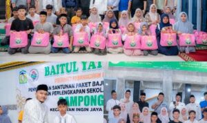 Peduli Yatim Piatu, Baitul Yatim Lambaro Bagikan Paket Lebaran dan Perlengkapan Sekolah