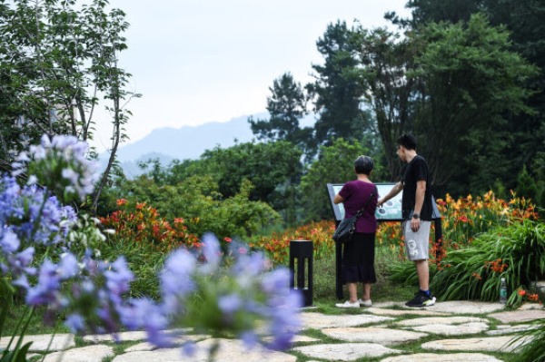 Citizens Visit Denggaoyunshan Park In Guiyang City
