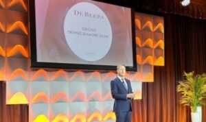 De Beers Ungkap Koleksi ‘Ombré Desert Diamonds’ dan Inisiatif Berlian Bermerek ‘Origin’ di JCK Las Vegas 2025