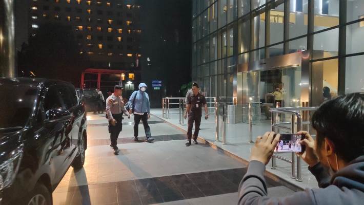 Enam Tersangka Ott Kpk Tiba Di Jakarta Terkait Proyek Jalan Mandailing Natal