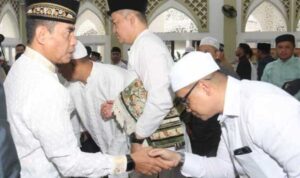 Polda Sumsel Berbagi di Hari Raya Kurban: Sholat Id dan Pembagian Daging untuk Warga Paakri