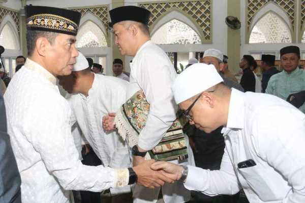 Kapolda Sumsel Di Sholat Id