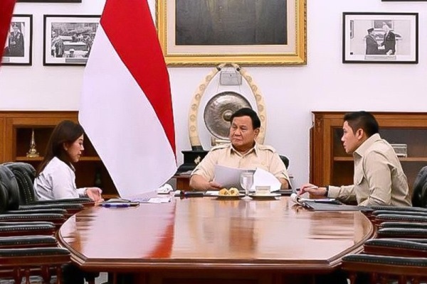 Menteri Komunikasi Dan Digital Meutya Hafid Bersama Presiden Ri Prabowo Subianto Didampingi Sekretaris Kabinet Teeddy Indra Wijaya