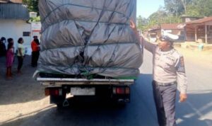 Satlantas Polres Tapanuli Selatan Edukasi Sopir Soal Bahaya Muatan Berlebih