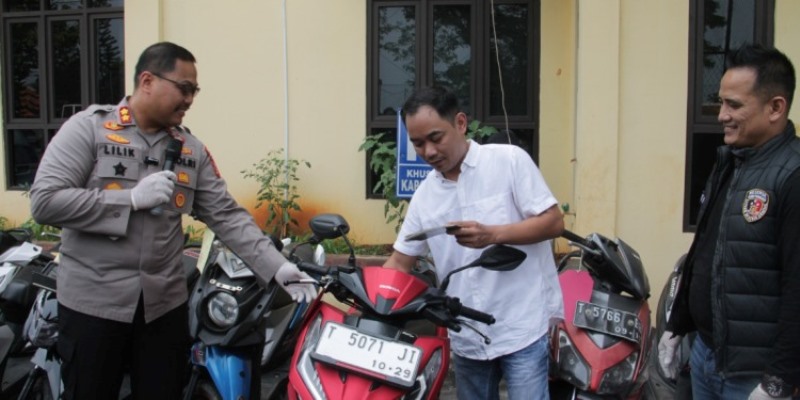 Polres Purwakarta Serahkan Motor Hasil Curian Ke Warga Komitmen Nyata Pelayanan Publik Tanpa Biaya