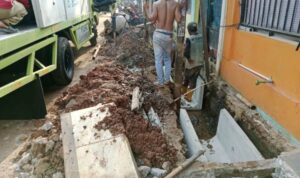Proyek Drainase di Gang Perumahan Jomin Estate Jomin Barat Dinilai Tidak Urgensi