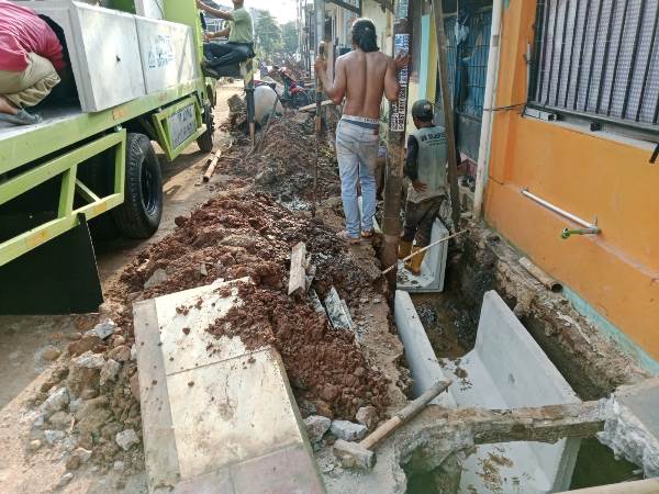Proyek Drainase Di Gang Perumahan Jomin Estate Jomin Barat