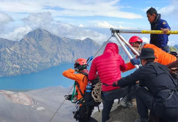 Tim Sar Berjuang Evakuasi Pendaki Brasil Di Jurang Rinjani Hadapi Medan Vertikal Dan Cuaca Ekstrem