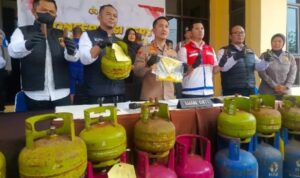 Polisi Bongkar Sindikat Pengoplosan LPG di Purwakarta, Tiga Tersangka Ditangkap