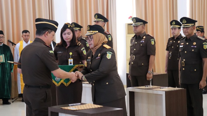 Kajati Kepri Lantik Sejumlah Pejabat Baru Untuk Perkuat Kinerja Institusi Adhyaksa