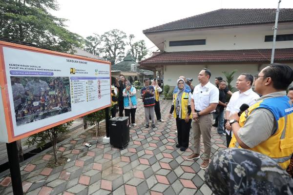 Menko Ahy Tinjau Sekolah Rakyat Di Magelang