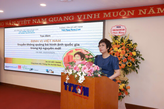 Mrs. Vu Viet Trang General Director Of The Vietnam News Agency Delivered The Keynote Speech At The Seminar