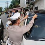 Operasi Patuh Toba 2025 di Tapsel: Tim Gabungan Edukasi Pengendara dengan Stiker dan Brosur Keselamatan