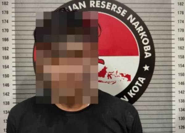 Polres Cirebon Kota Bekuk Pengedar Obat Keras Tanpa Izin Ratusan Butir Diamankan Di Pinggir Jalan
