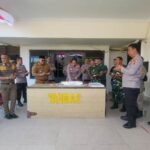 Rayakan HUT Bhayangkara ke 79, Forkopimcam Kedungwaringin Bawa Kue Tart Serta Ucapan Selamat