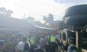 Rem Blong, Truk Muatan Beras Tabrak Dua Mobil dan Rumah Warga di Tapsel