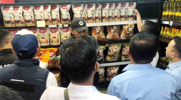 Satgas Pangan Polres Garut Sidak Swalayan