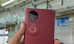 vivo V50 sudah dibekali dengan kamera utama 50MP ZEISS OIS Main