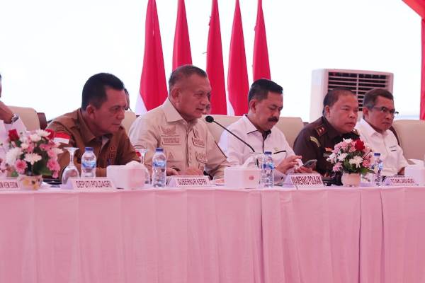 Wamen Polhukam Ri Lodewitjk Freiderich Paulus Didampingi Gubernur Kepri Ansar Ahmad