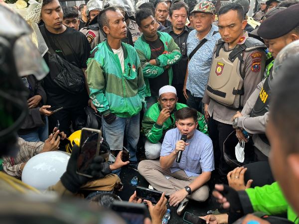 Anggota Dprd Sumut Pan M. Faisal Terjun Langsung Temui Massa Ojol