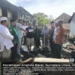 Camat Angkola Barat Dan Baznas Tapsel Bantu Korban Kebakaran di Parsalakan