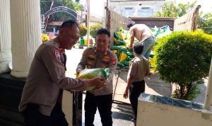 Dukung Gerakan Pangan Murah, Polsek Kedungwaringin Distribusikan Dua Ton Beras Murah