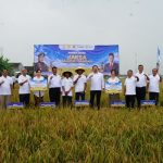 Dukung Ketahanan Pangan, Wakapolres Metro Bekasi Hadiri Panen di Tambun Utara