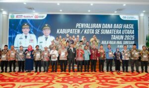 Bobby Nasution Serahkan Rp674 Miliar DBH ke 33 Kabupaten/Kota di Sumut