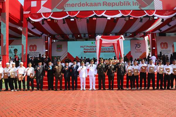 Hut Ri Ke 80 Bupati Bekasi Ajak Warga Bekasi Bersatu Dan Melangkah Maju