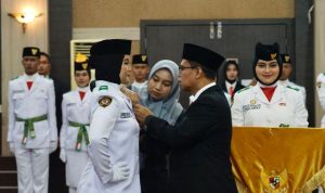 Bupati Iskandarsyah Kukuhkan 32 Paskibraka 2025