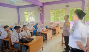 Bhabinkamtibmas Sambangi SMK 10 November, Ingatkan Pelajar untuk Tidak Ikut Unjuk Rasa