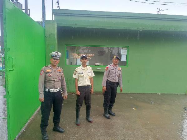 Jaga Kamtibmas Polsek Serang Baru Gandeng Security Pt Sjp Lakukan Patroli Gabungan