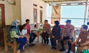 Polres Metro Bekasi Hadirkan Kepedulian Lewat Pemberian Kursi Roda