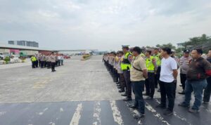 Kapolsek Cikarang Barat Pimpin Ratusan Personel Gabungan Amankan Aksi Buruh di PT Yamaha Music Manufacturing Asia