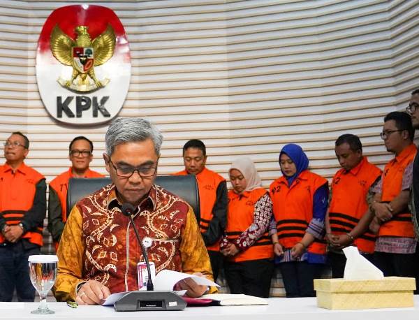 Kpk Tetapkan Wamenaker Immanuel Ebenezer Cs Tersangka Pemerasan