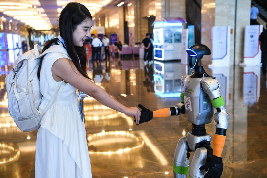 On Aug. 28th A Participant Shakes Hands With A Robot At The Site Of The Opening Ceremony Of The 2025 China International Big Data Industry Expo In Guiyang China