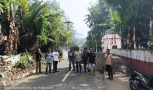 Pemdes Siamporik Dolok dan Warga Gelar Gotong Royong Sambut HUT RI ke-80