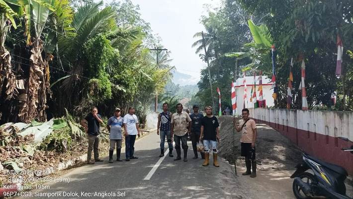 Pemdes Siamporik Dolok Dan Warga Gelar Gotong Royong Sambut Hut Ri Ke 80