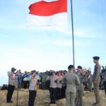 Polda Jabar Kibarkan Merah Putih di Puncak Gunung Ciremai, Rayakan HUT RI ke-80