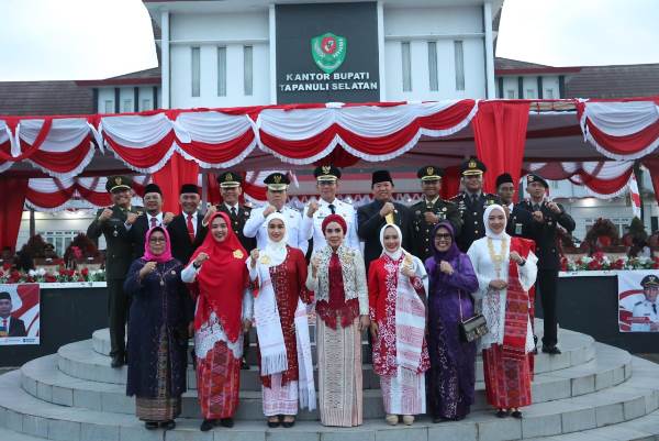 Penurunan Bendera Hut Ke 80 Ri Di Tapanuli Selatan Berjalan Khidmat