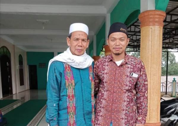 Pimpinan Pondok Pesantren Al Abraar Siondop Julu Sihuik Huik