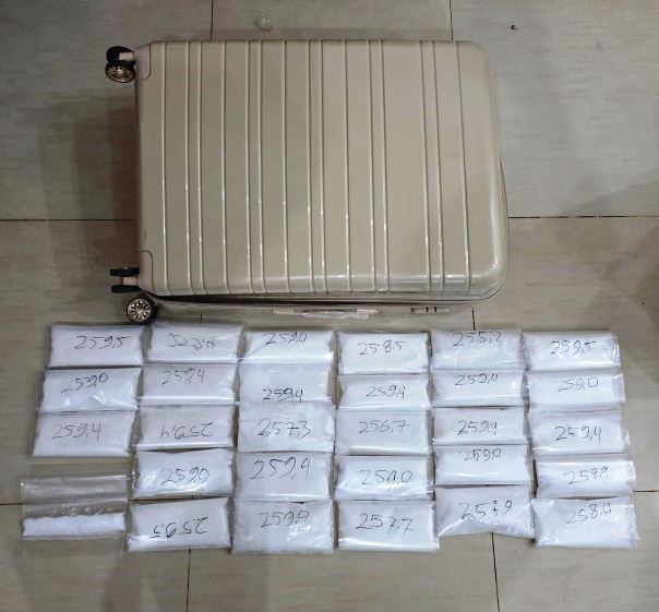 Polda Riau Gagalkan Penyelundupan 13 Kg Sabu Di Bandara Sultan Syarif Kasim Ii Pekanbaru