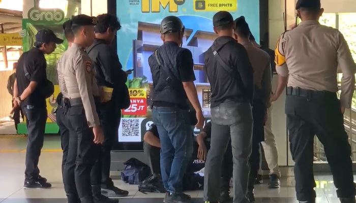 Polisi Cegah Ratusan Pelajar Ingin Ikut Demo Di Dpr Satu Bawa Busur Panah