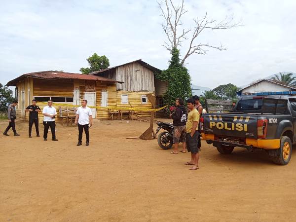 Polisi Polis Line Lokasi Cafe Di Simarsayang
