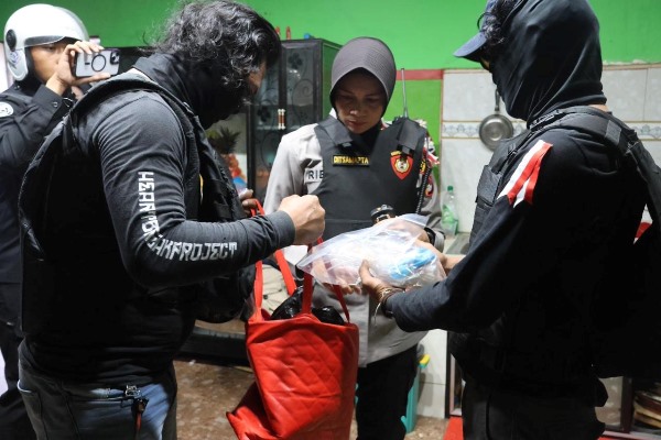 Polres Sumbawa Bongkar Sarang Narkoba Puluhan Paket Sabu Dan Rp103 Juta Disita