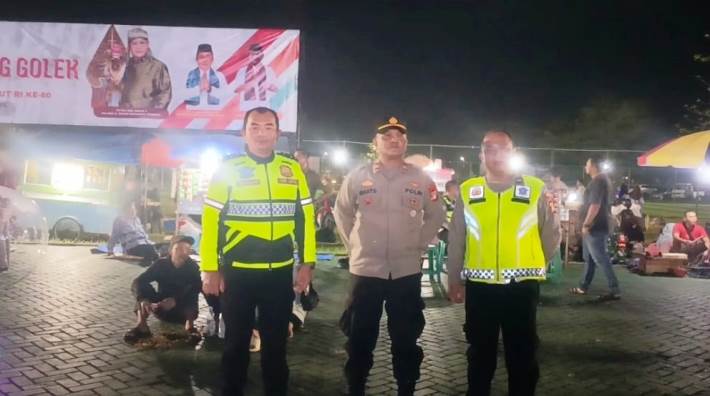 Polsek Cikarang Pusat Amankan Pagelaran Wayang Golek Di Plaza Pemda Bekasi